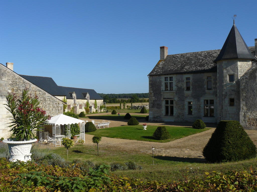 Manoir Du Bois Noblet Bed & Breakfast Louerre Екстериор снимка
