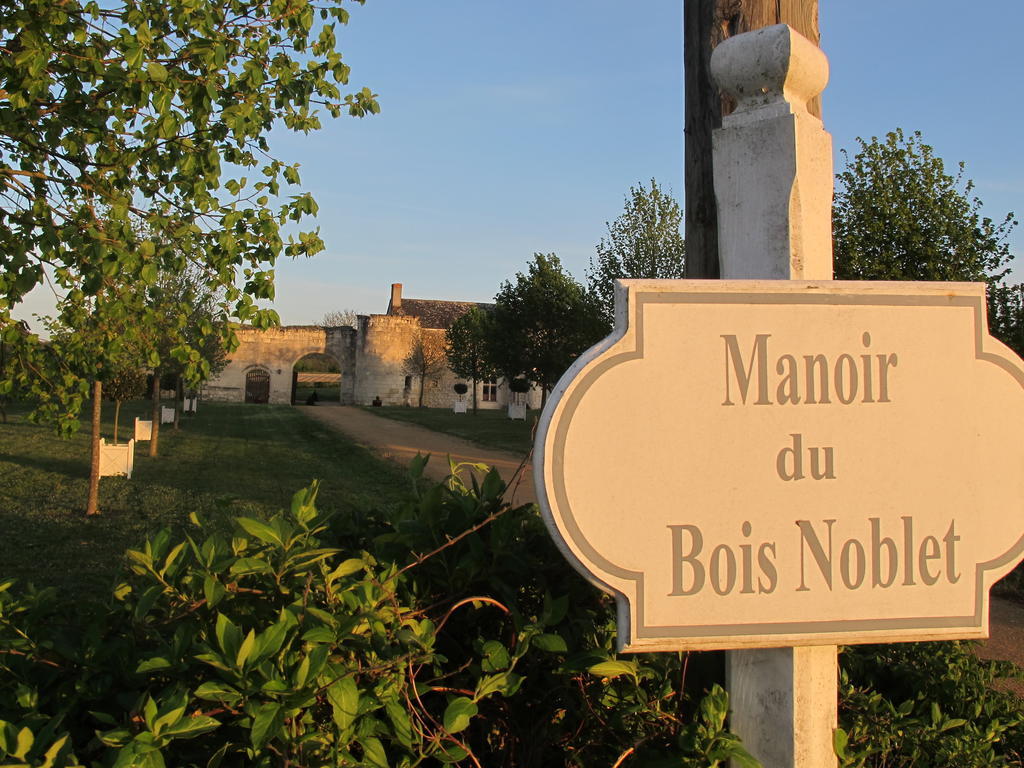 Manoir Du Bois Noblet Bed & Breakfast Louerre Екстериор снимка