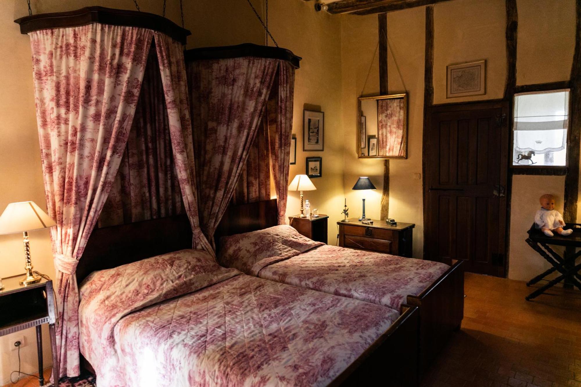 Manoir Du Bois Noblet Bed & Breakfast Louerre Екстериор снимка